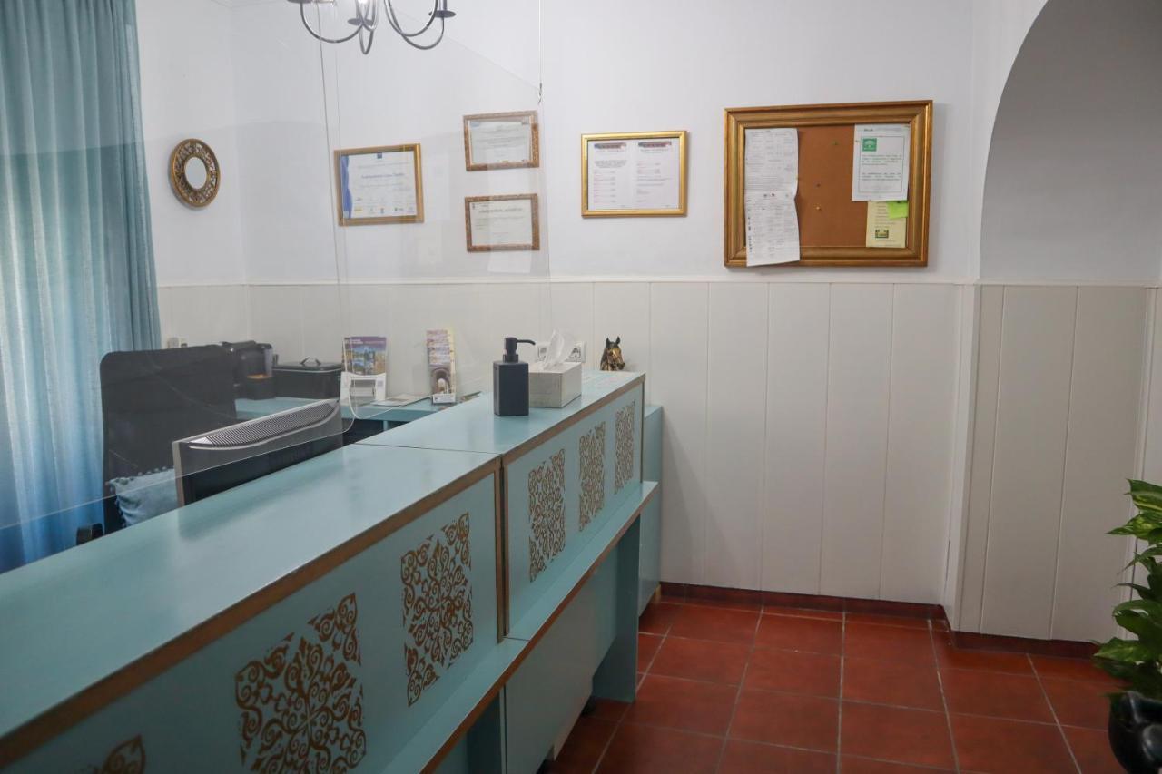 Apartamentos Turisticos Casa Cantillo Carmona  Luaran gambar