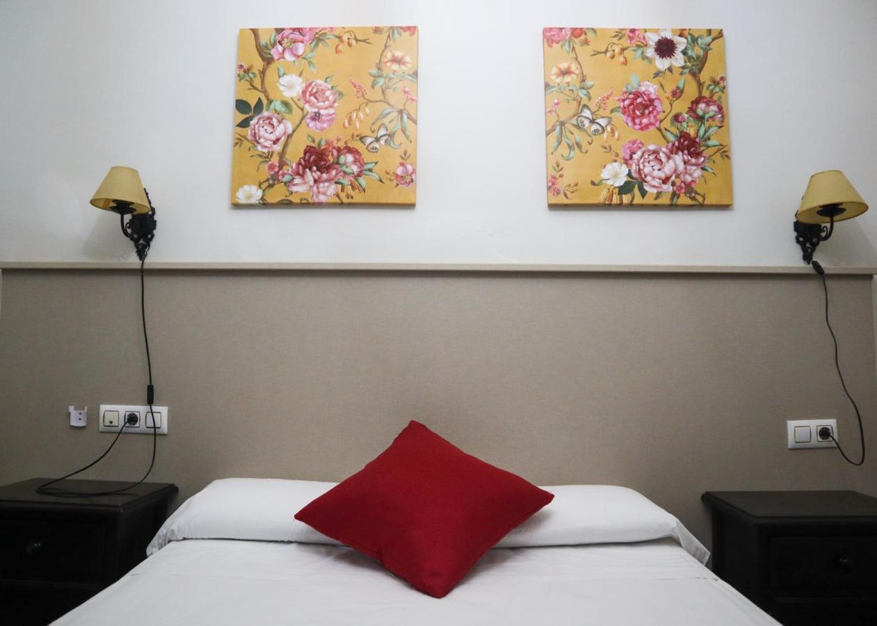 Apartamentos Turisticos Casa Cantillo Carmona  Luaran gambar