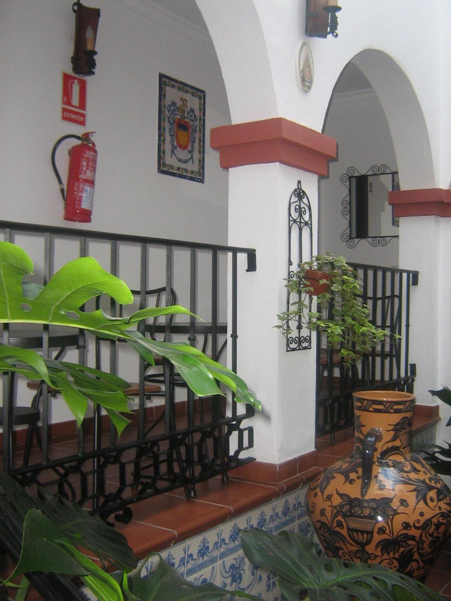 Apartamentos Turisticos Casa Cantillo Carmona  Luaran gambar
